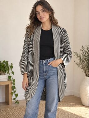 Aéropostale Women’s Medium Black White Geometric Cocoon Cardigan